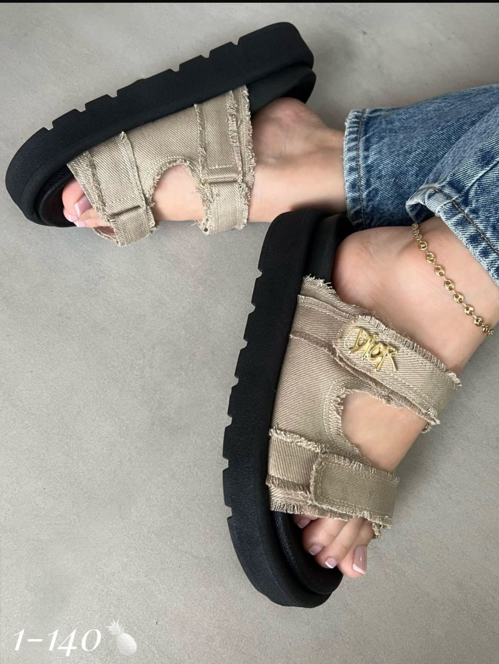 DIOR